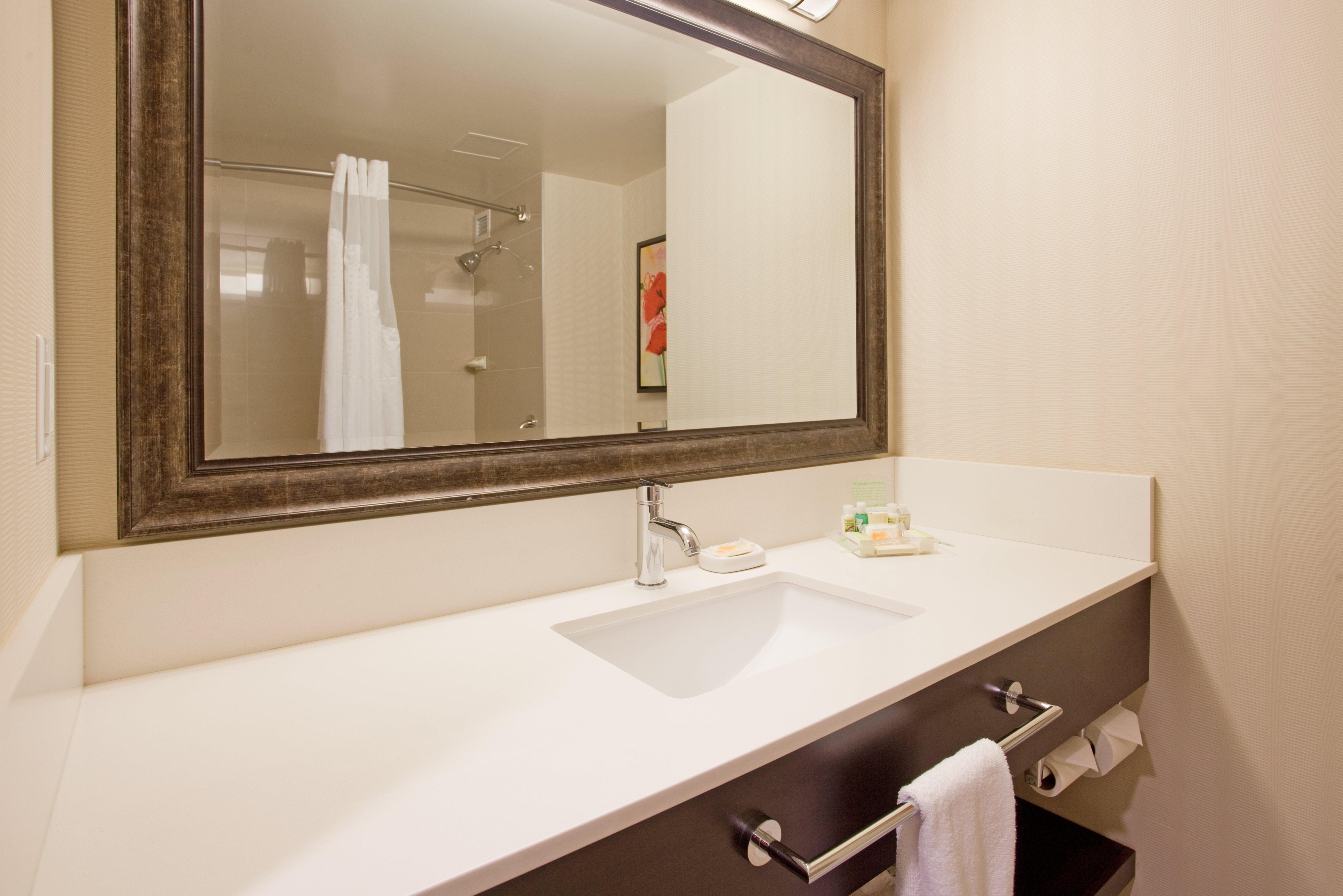 Holiday Inn Vancouver-Centre Broadway By Ihg Екстериор снимка
