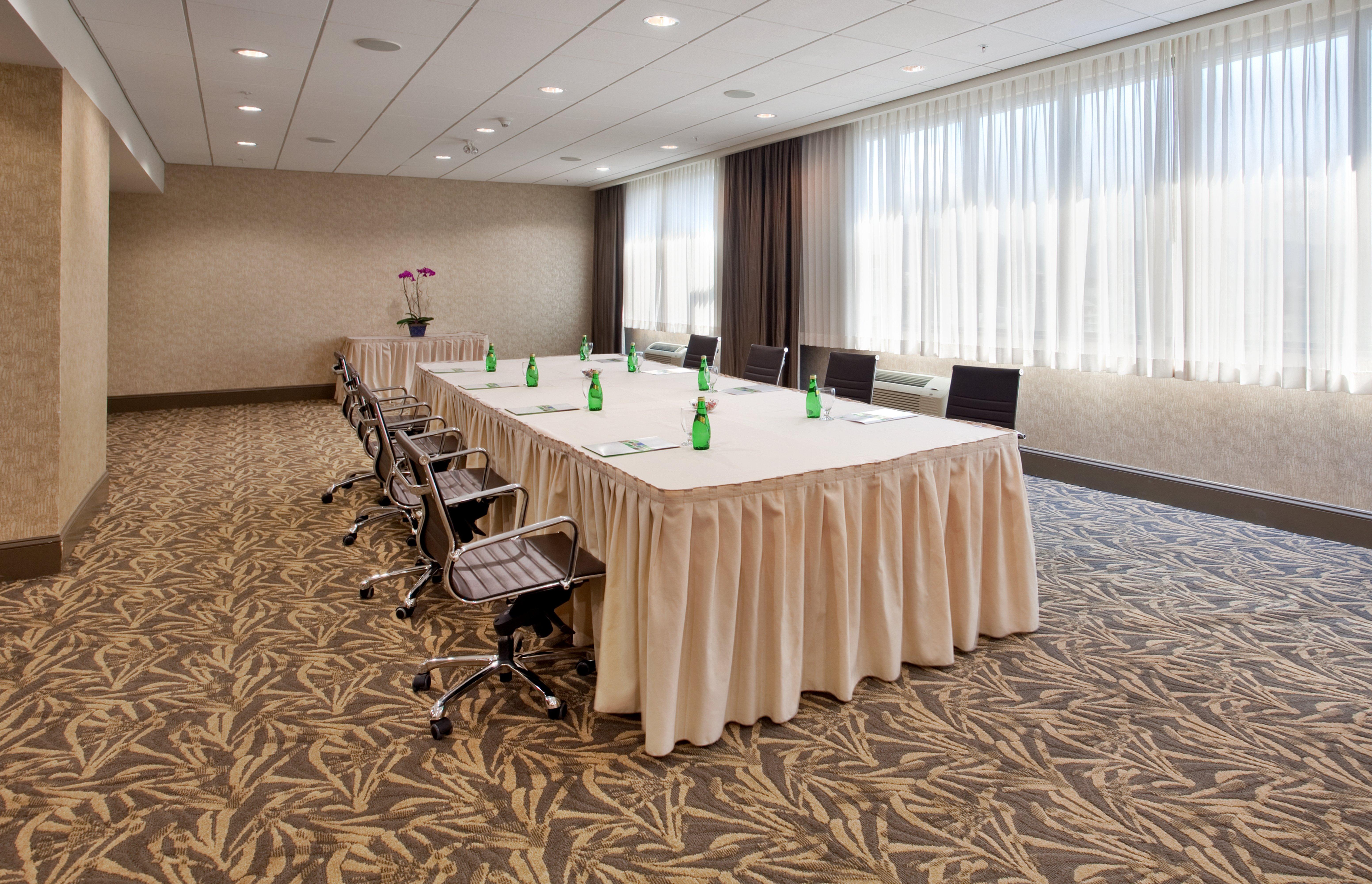 Holiday Inn Vancouver-Centre Broadway By Ihg Екстериор снимка