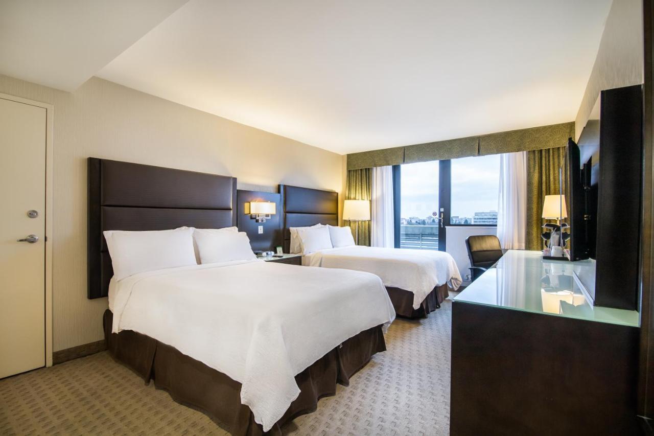Holiday Inn Vancouver-Centre Broadway By Ihg Екстериор снимка