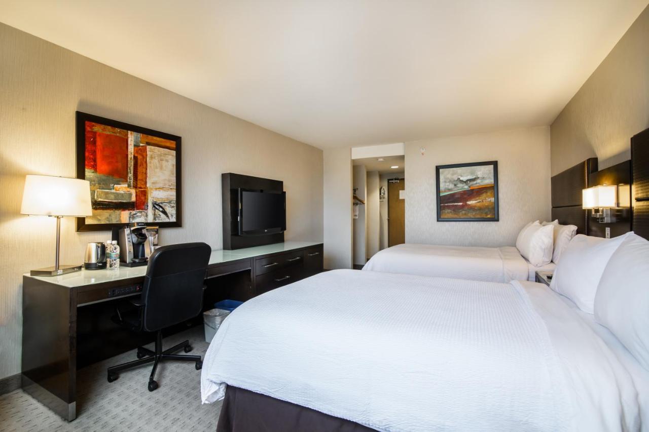 Holiday Inn Vancouver-Centre Broadway By Ihg Екстериор снимка