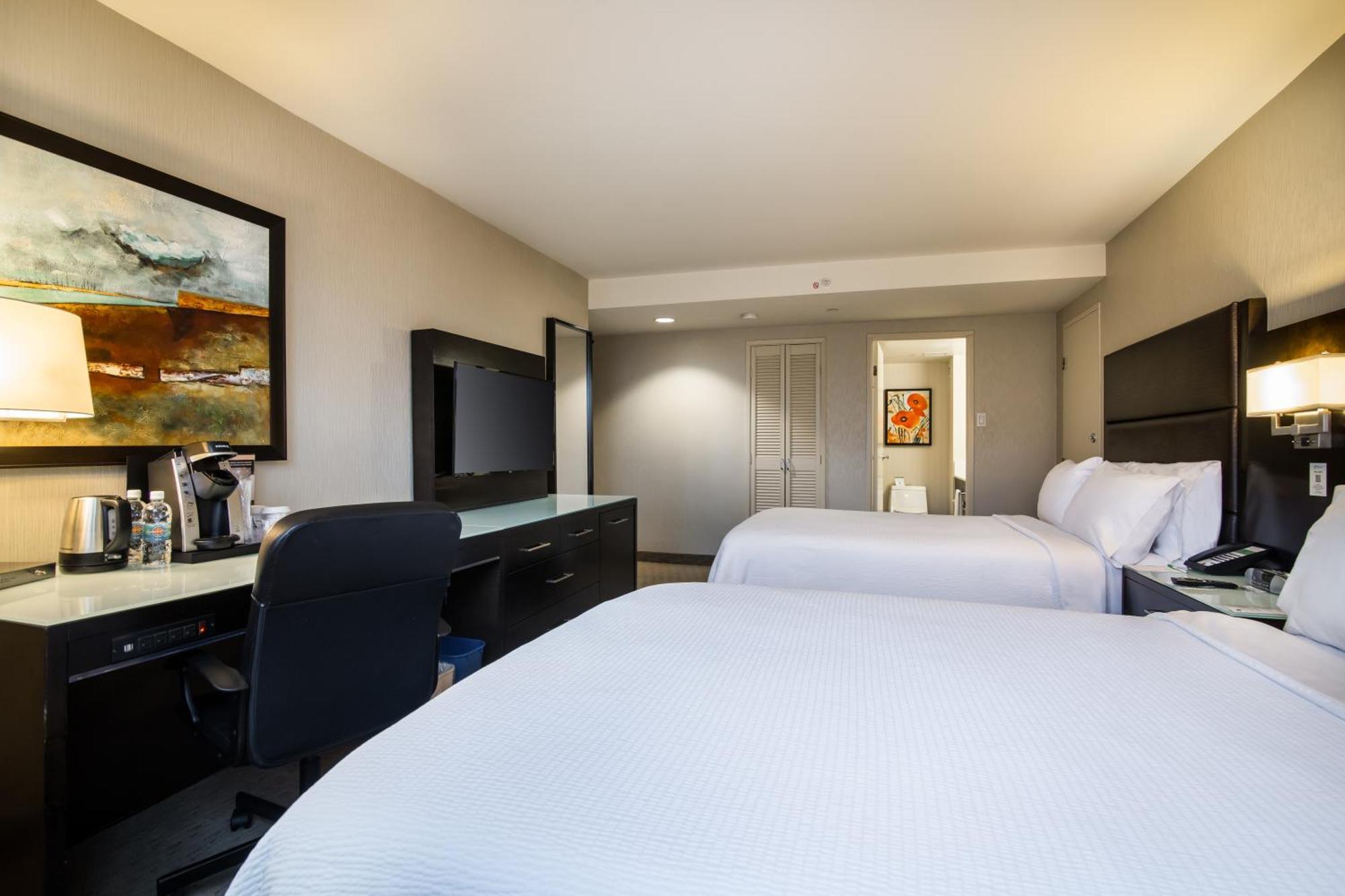 Holiday Inn Vancouver-Centre Broadway By Ihg Екстериор снимка