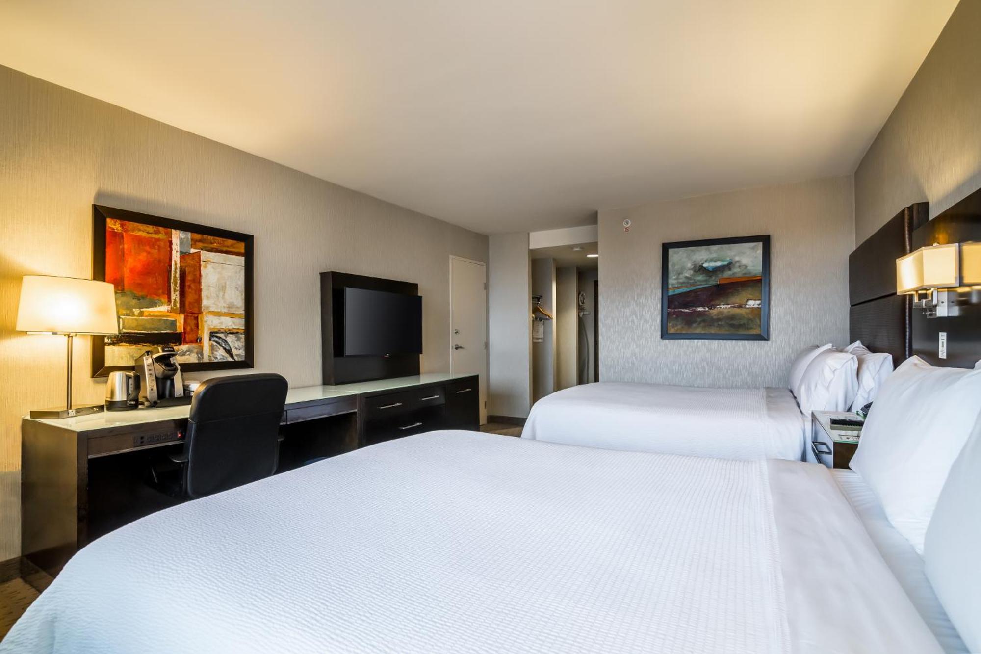 Holiday Inn Vancouver-Centre Broadway By Ihg Екстериор снимка
