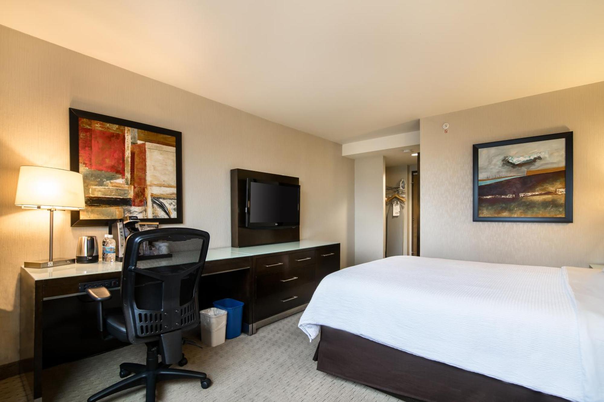 Holiday Inn Vancouver-Centre Broadway By Ihg Екстериор снимка