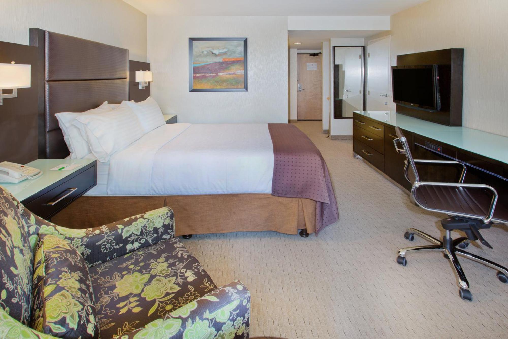 Holiday Inn Vancouver-Centre Broadway By Ihg Екстериор снимка