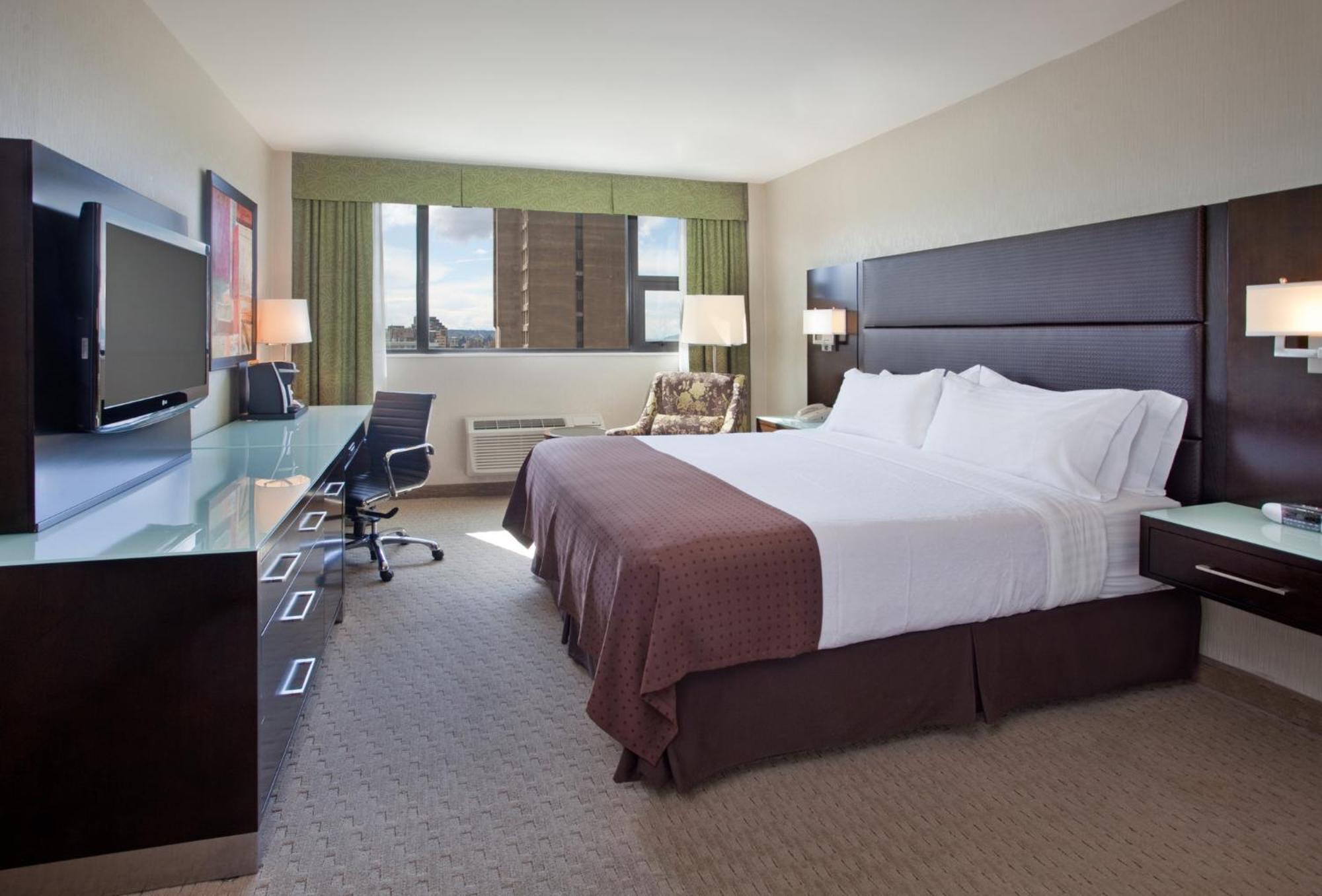Holiday Inn Vancouver-Centre Broadway By Ihg Екстериор снимка