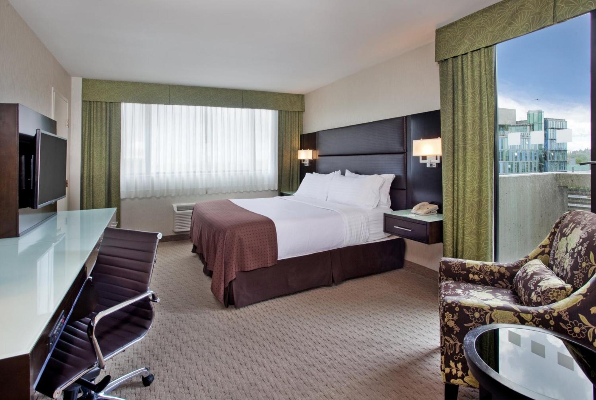 Holiday Inn Vancouver-Centre Broadway By Ihg Екстериор снимка