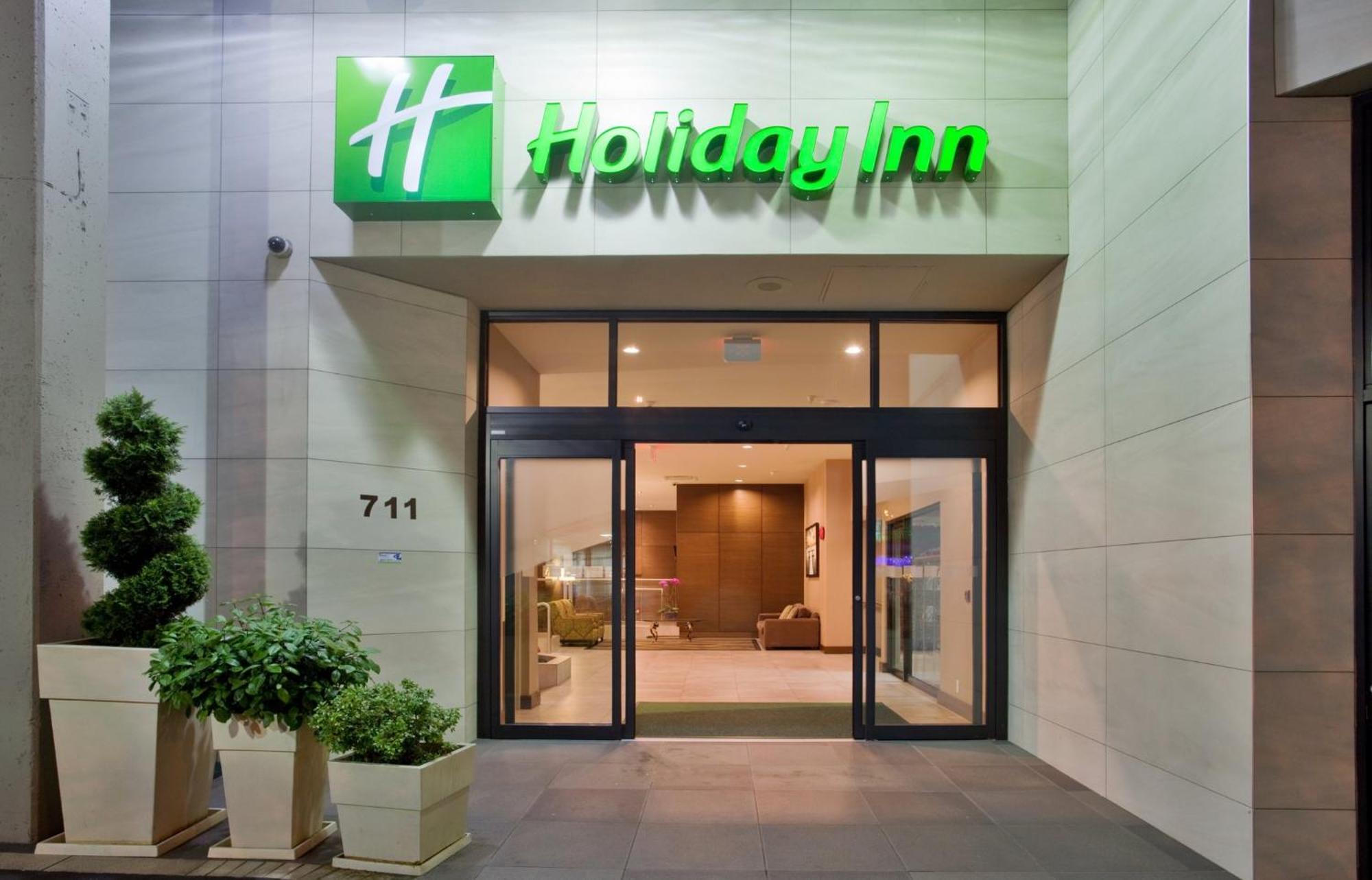 Holiday Inn Vancouver-Centre Broadway By Ihg Екстериор снимка