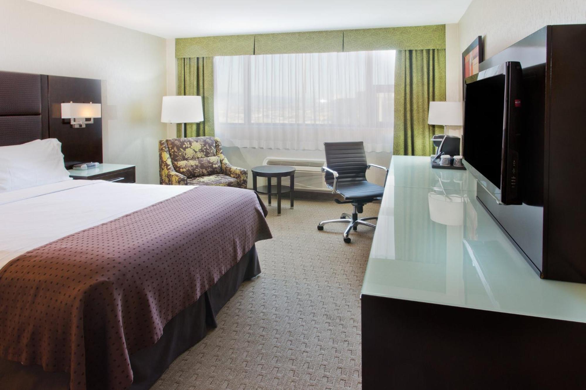 Holiday Inn Vancouver-Centre Broadway By Ihg Екстериор снимка