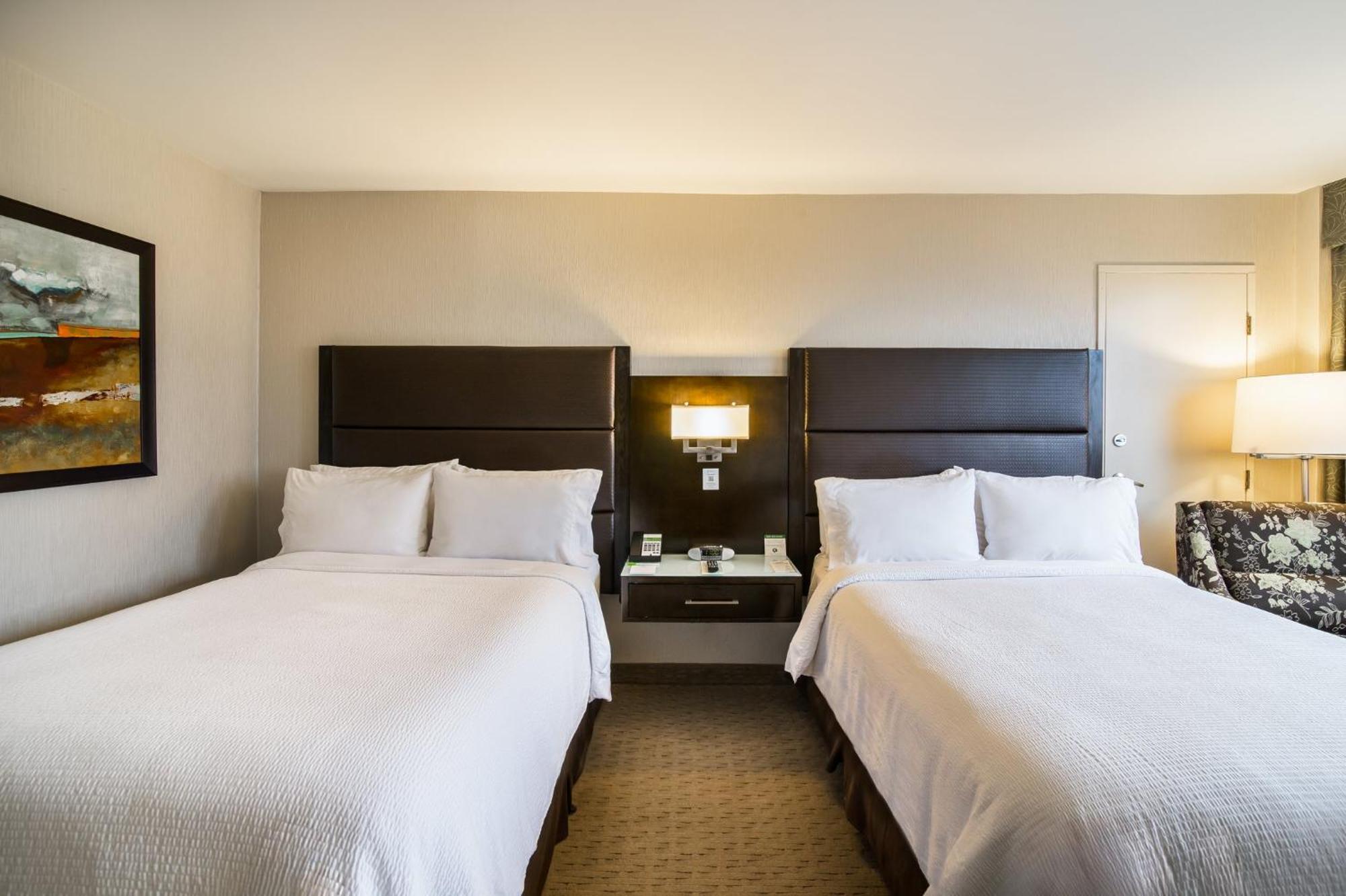 Holiday Inn Vancouver-Centre Broadway By Ihg Екстериор снимка